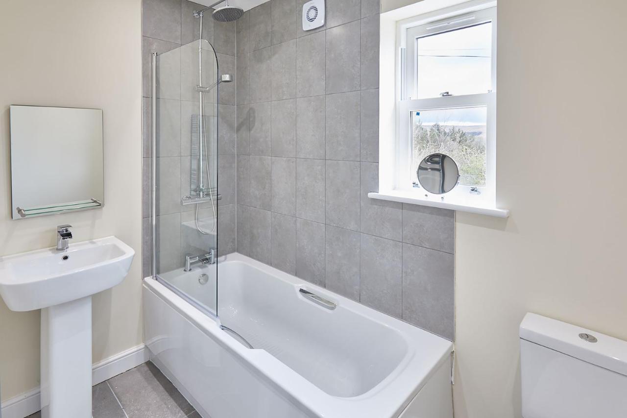 Host & - Carlewell Middlesmoor