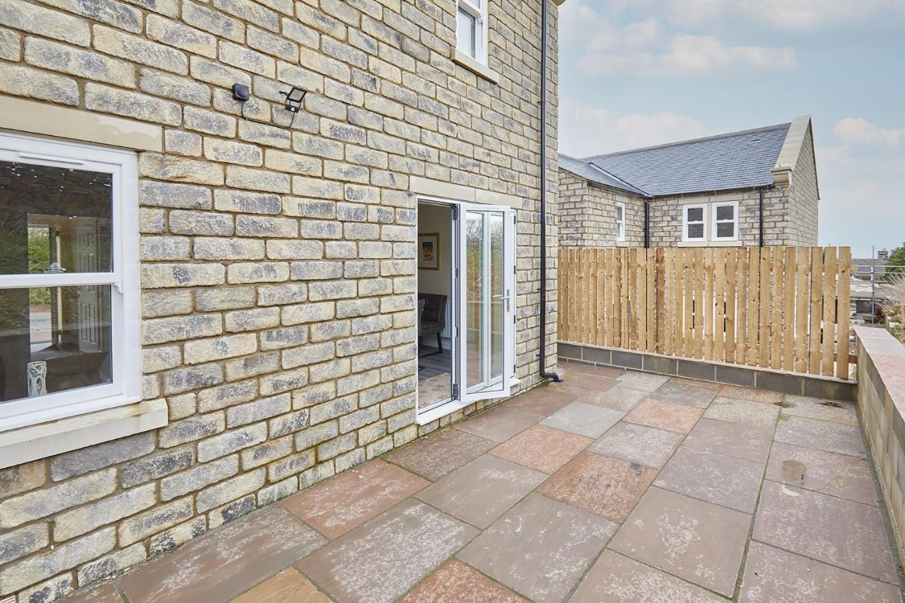 Host & - Carlewell Middlesmoor