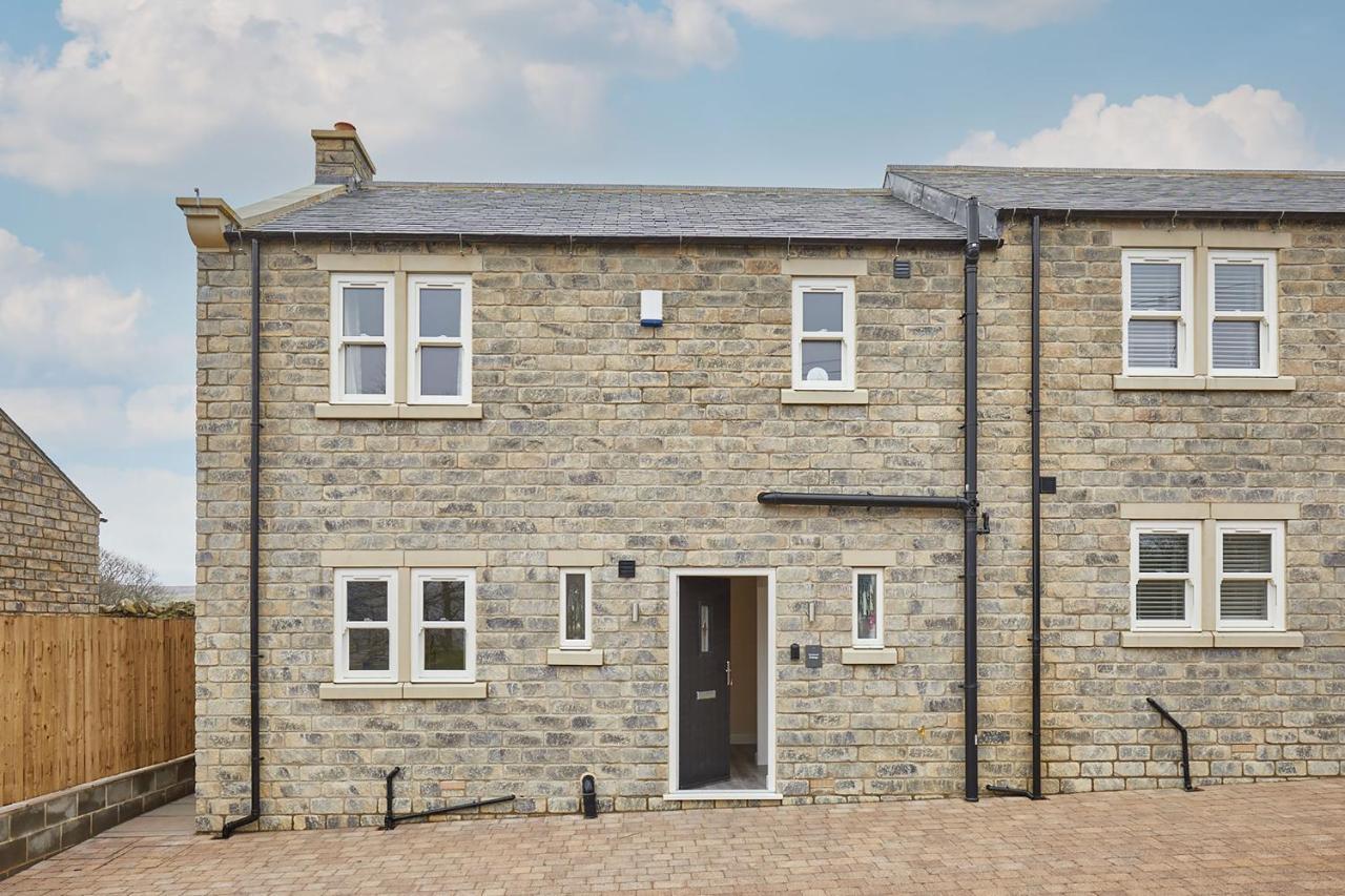 Host & - Carlewell Middlesmoor